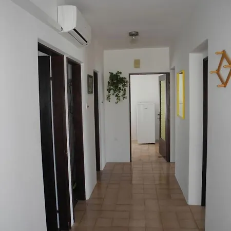 Apartman In Fuer 6 Personen Mit Meerblick By Interhome
