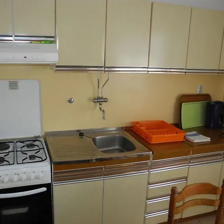 In Fuer 6 Personen Mit Meerblick By Interhome Apartman Selce