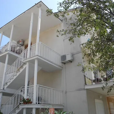 Apartman In Fuer 6 Personen Mit Meerblick By Interhome