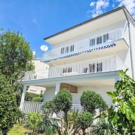 In Fuer 6 Personen Mit Meerblick By Interhome شقة